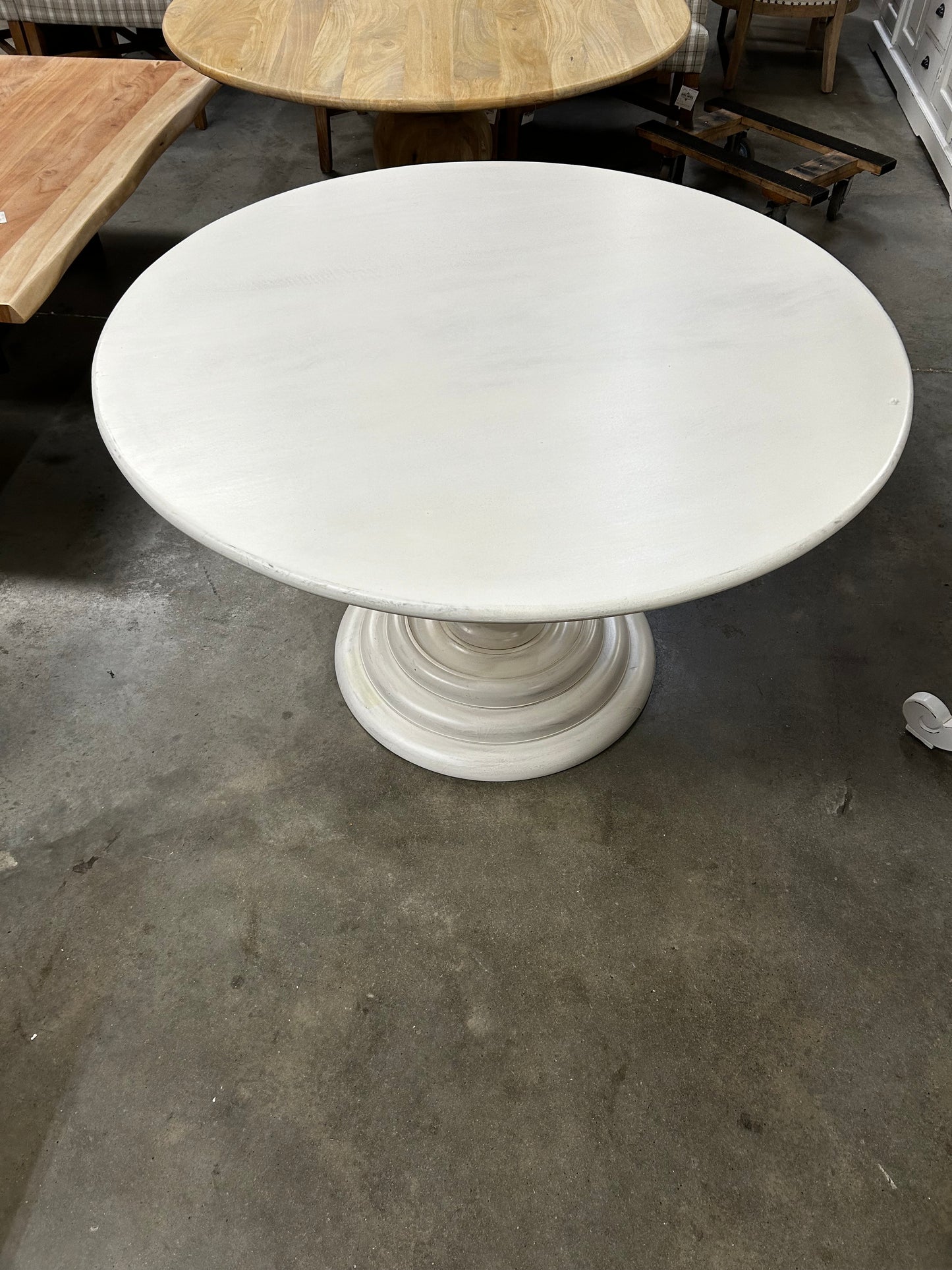 SK63 Flor 48" round table