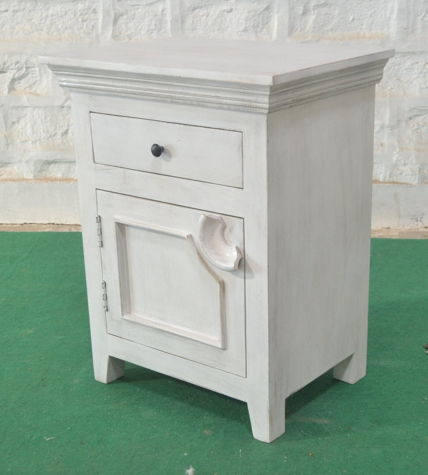 R13 Mango nightstand