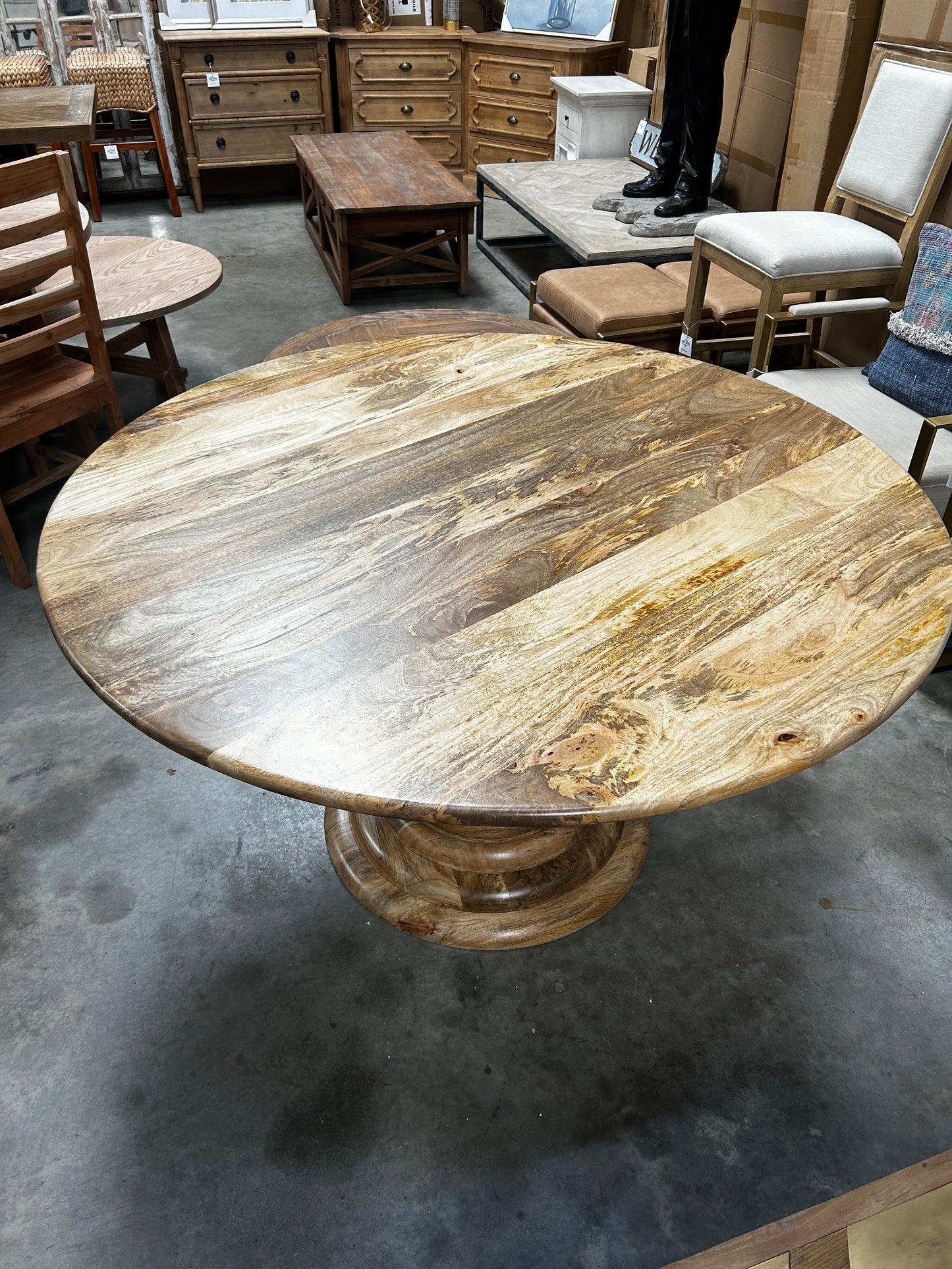 SK52 54" mango round table