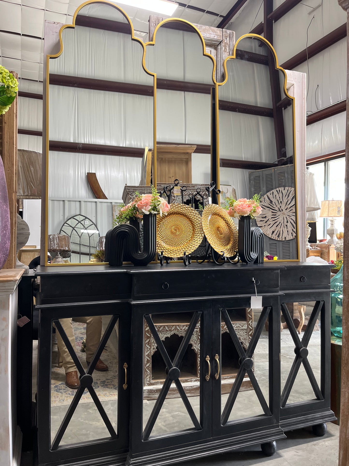 R2 Mango Black Buffet